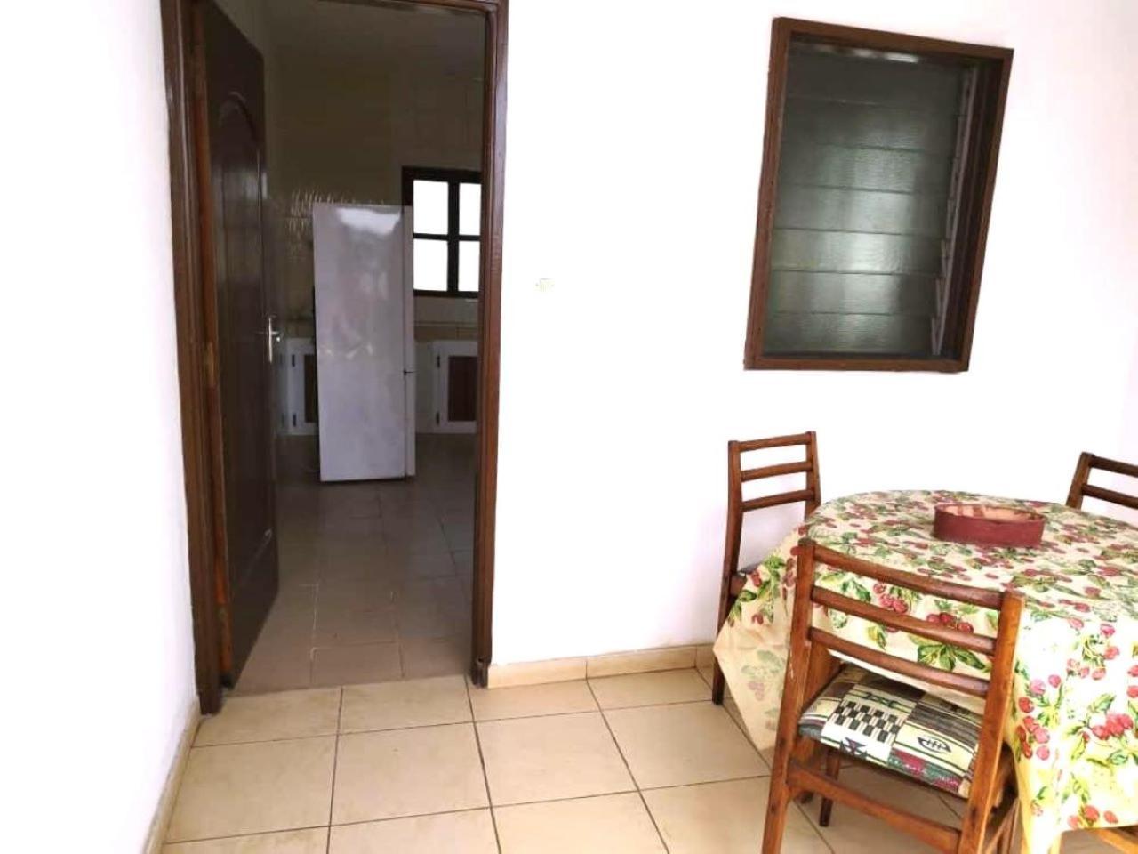 Rosalie'S Suites Ломе Экстерьер фото