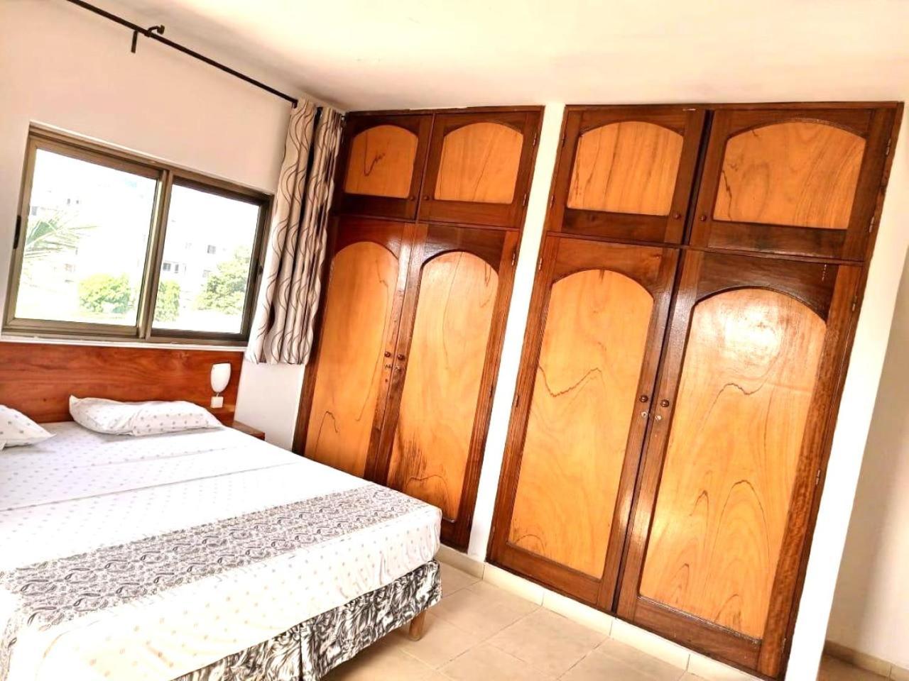 Rosalie'S Suites Ломе Экстерьер фото