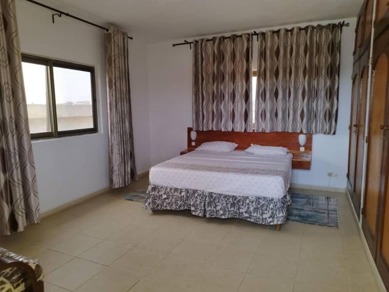 Rosalie'S Suites Ломе Экстерьер фото