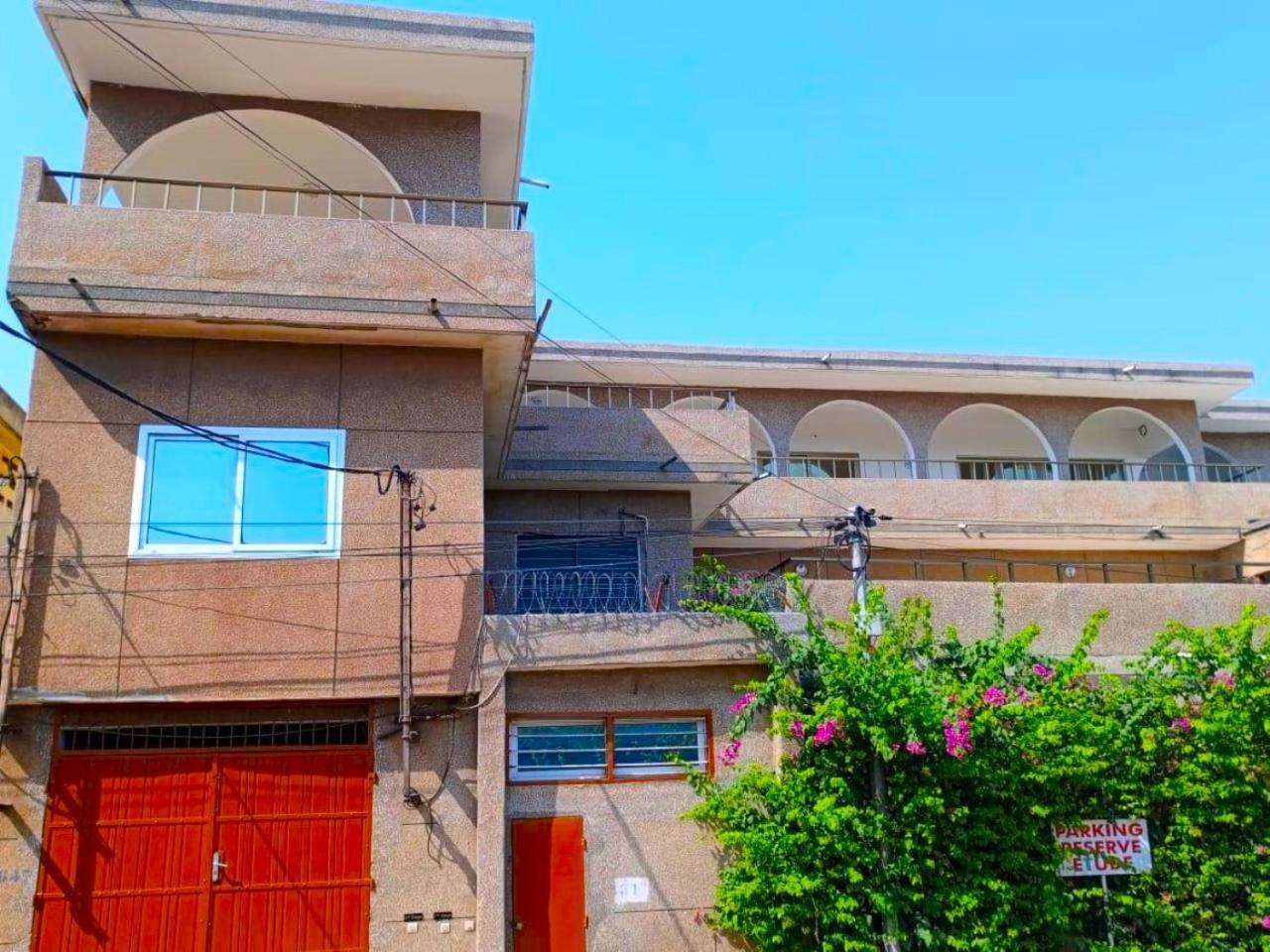 Rosalie'S Suites Ломе Экстерьер фото