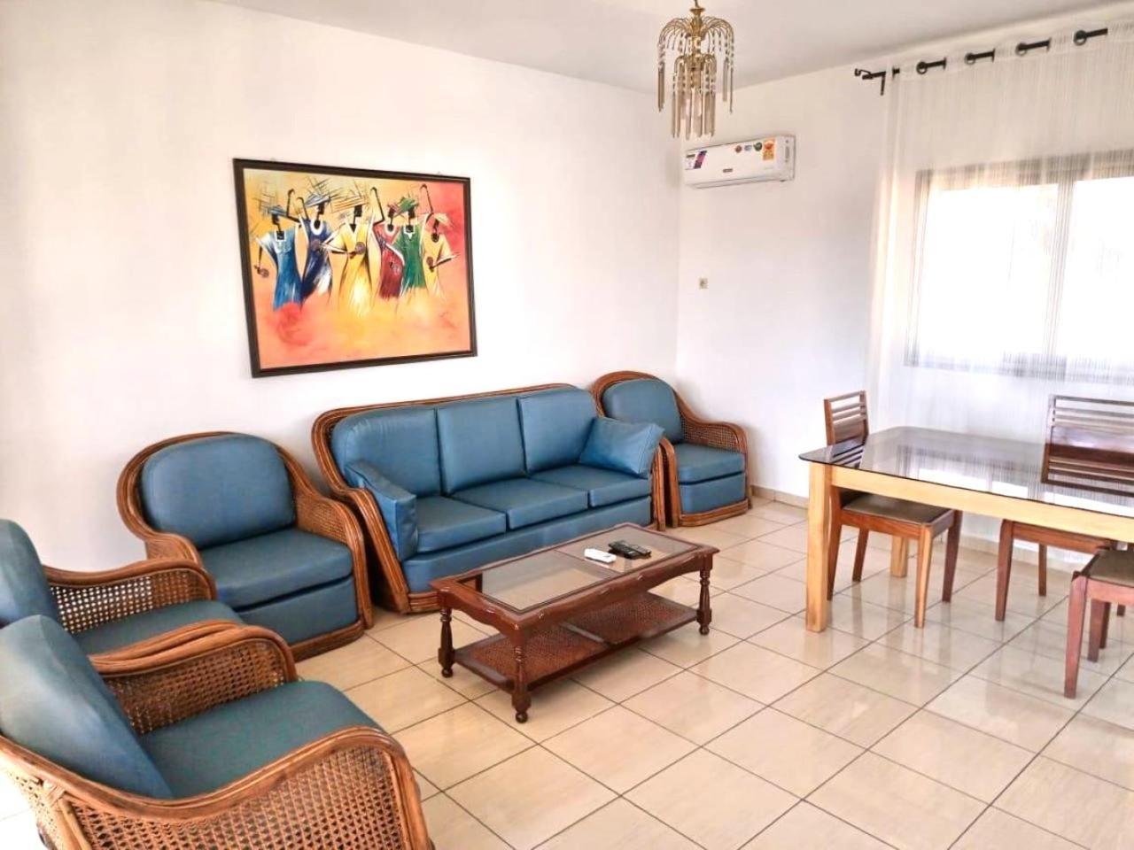 Rosalie'S Suites Ломе Экстерьер фото