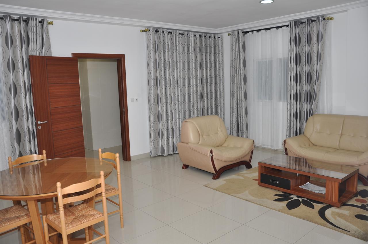 Rosalie'S Suites Ломе Экстерьер фото