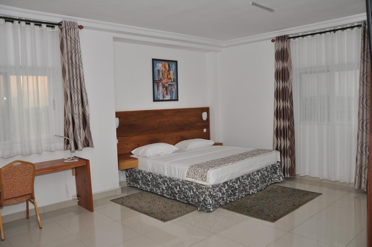 Rosalie'S Suites Ломе Экстерьер фото