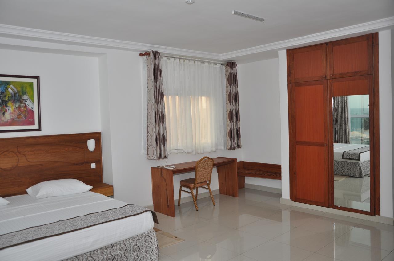 Rosalie'S Suites Ломе Экстерьер фото