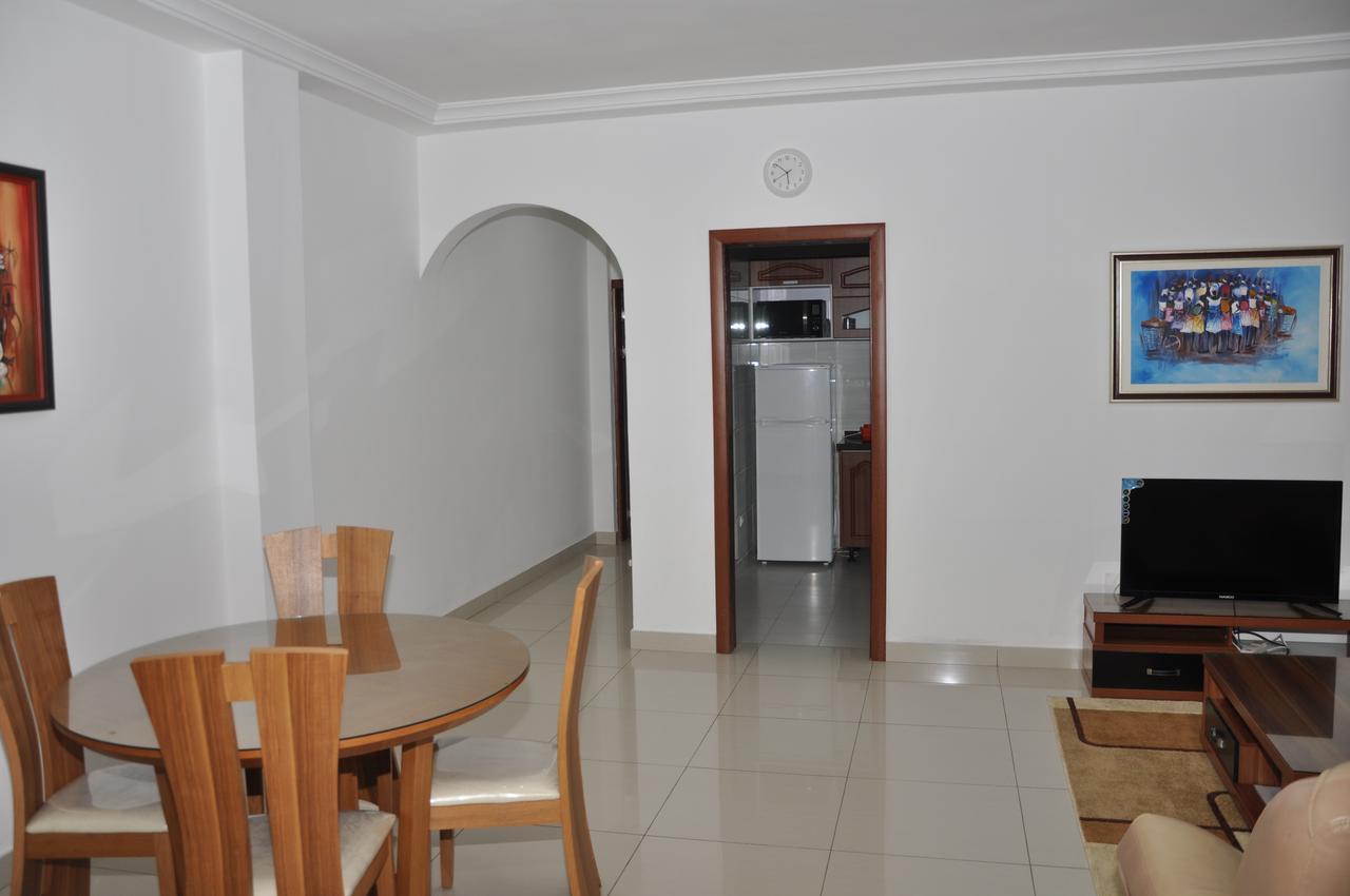 Rosalie'S Suites Ломе Экстерьер фото