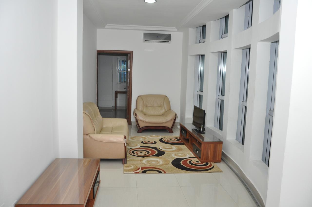 Rosalie'S Suites Ломе Экстерьер фото