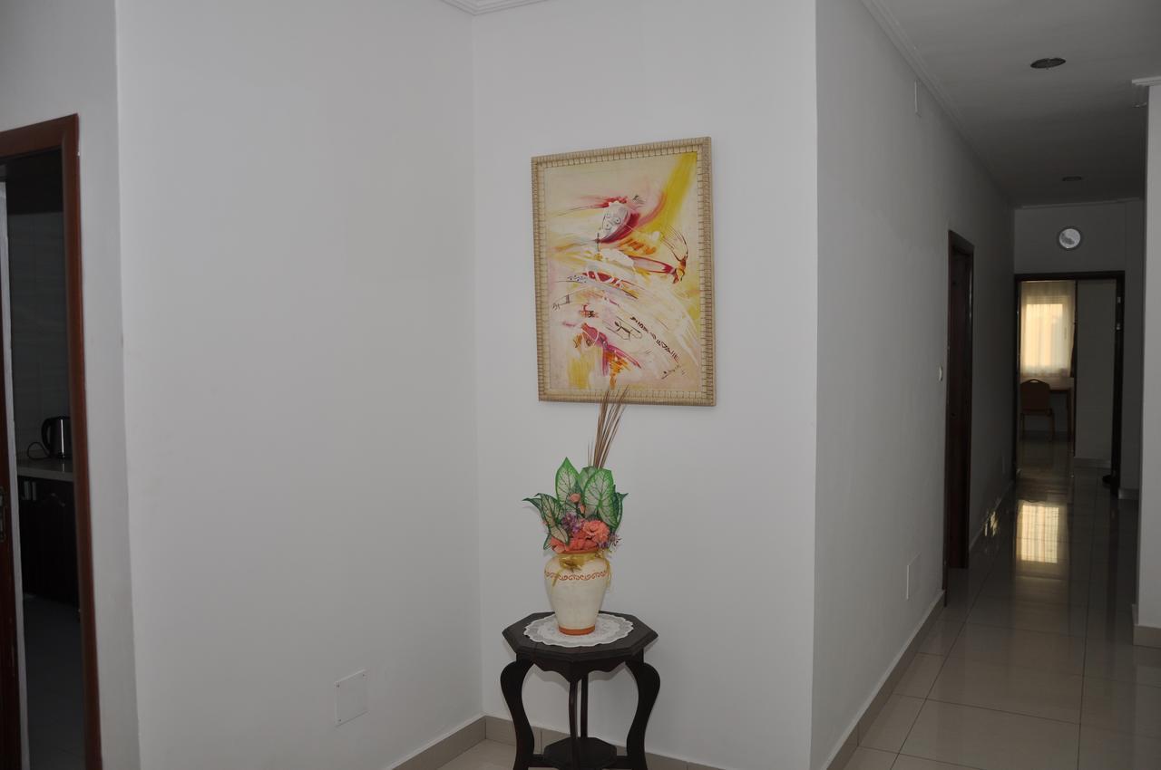 Rosalie'S Suites Ломе Экстерьер фото