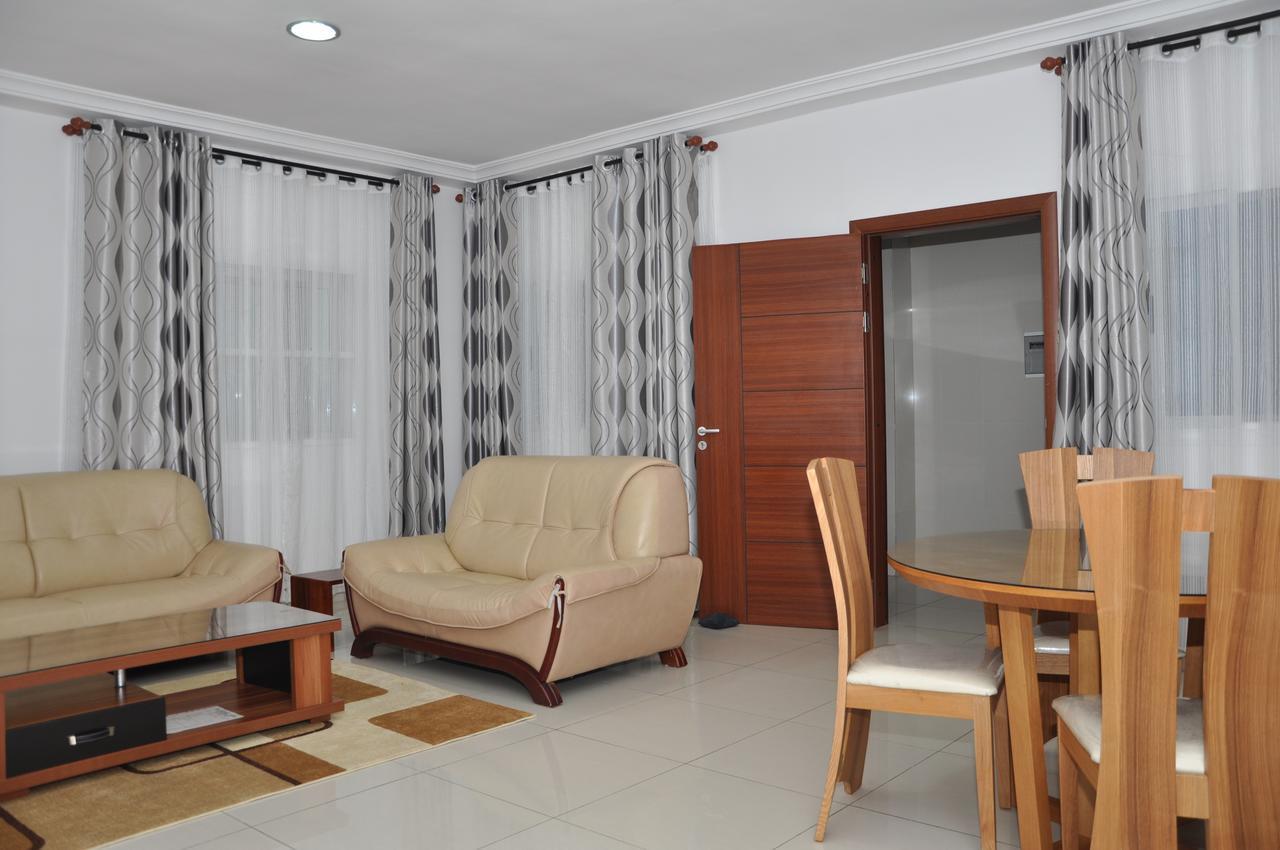 Rosalie'S Suites Ломе Экстерьер фото