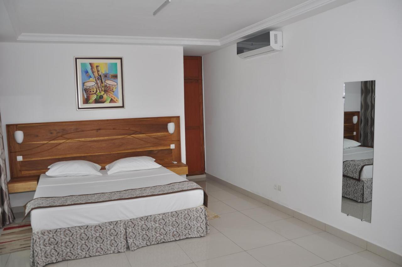 Rosalie'S Suites Ломе Экстерьер фото